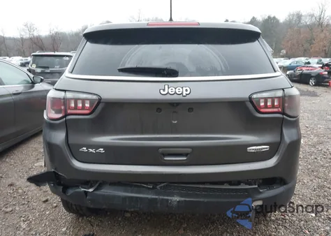 2018 Jeep Compass Latitude 4X4 z USA, uszkodzony, nr VIN 3C4NJDBB0JT398341